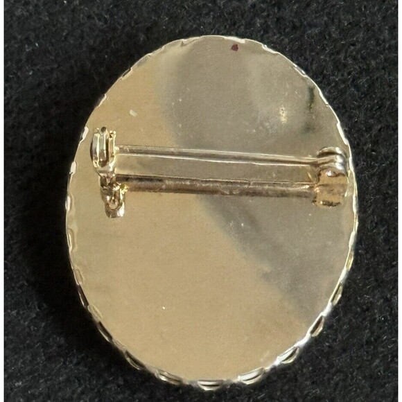 Vintage Ceramic Flower Cameo Brooch - Goldtone - 1.5 Inches - Picture 4 of 5